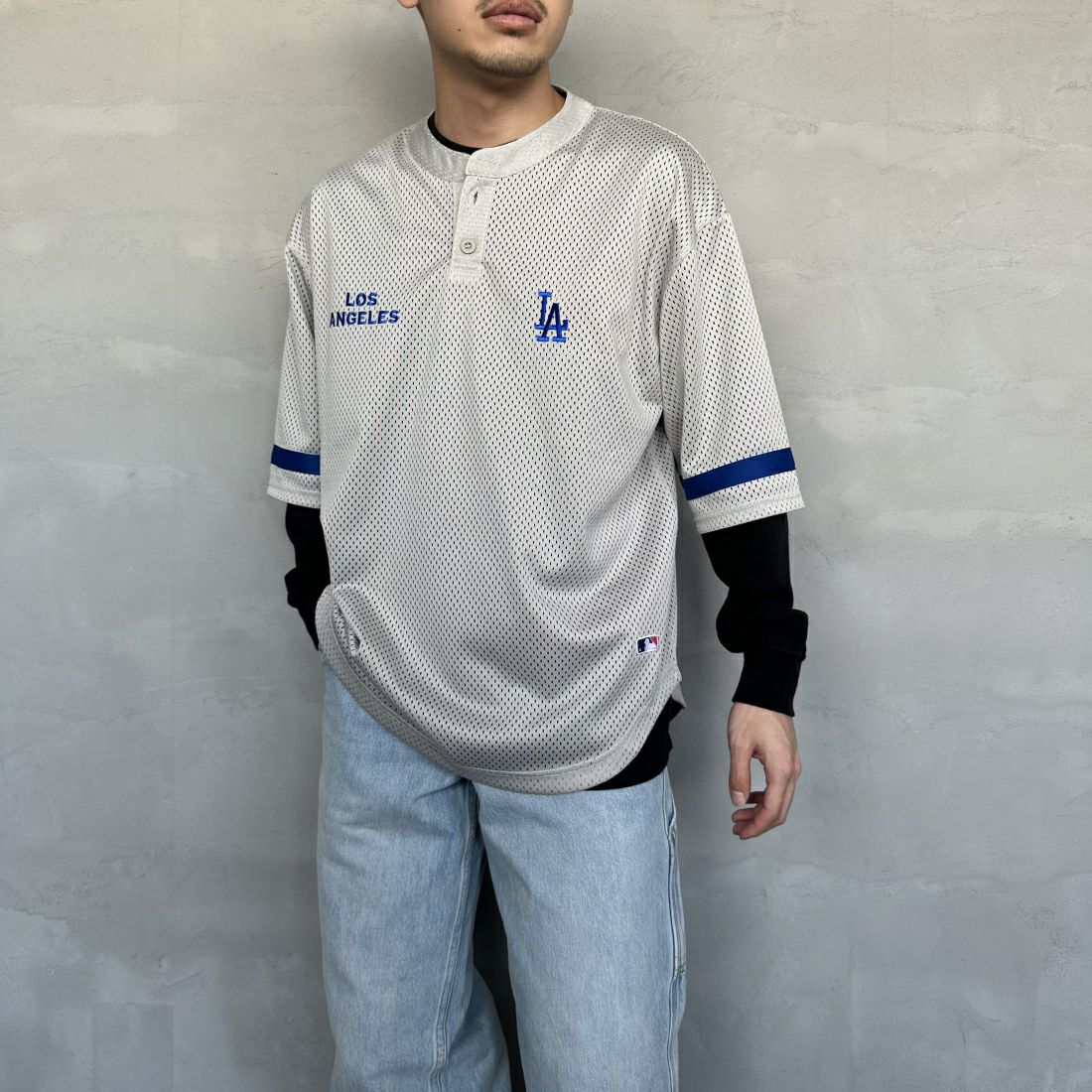Fanatics [ファナティクス] 別注 MLBロゴ ヘンリーネックメッシュTシャツ [ML2124SS1-JF] GRAY/LA &&モデル身長：168cm 着用サイズ：M&&