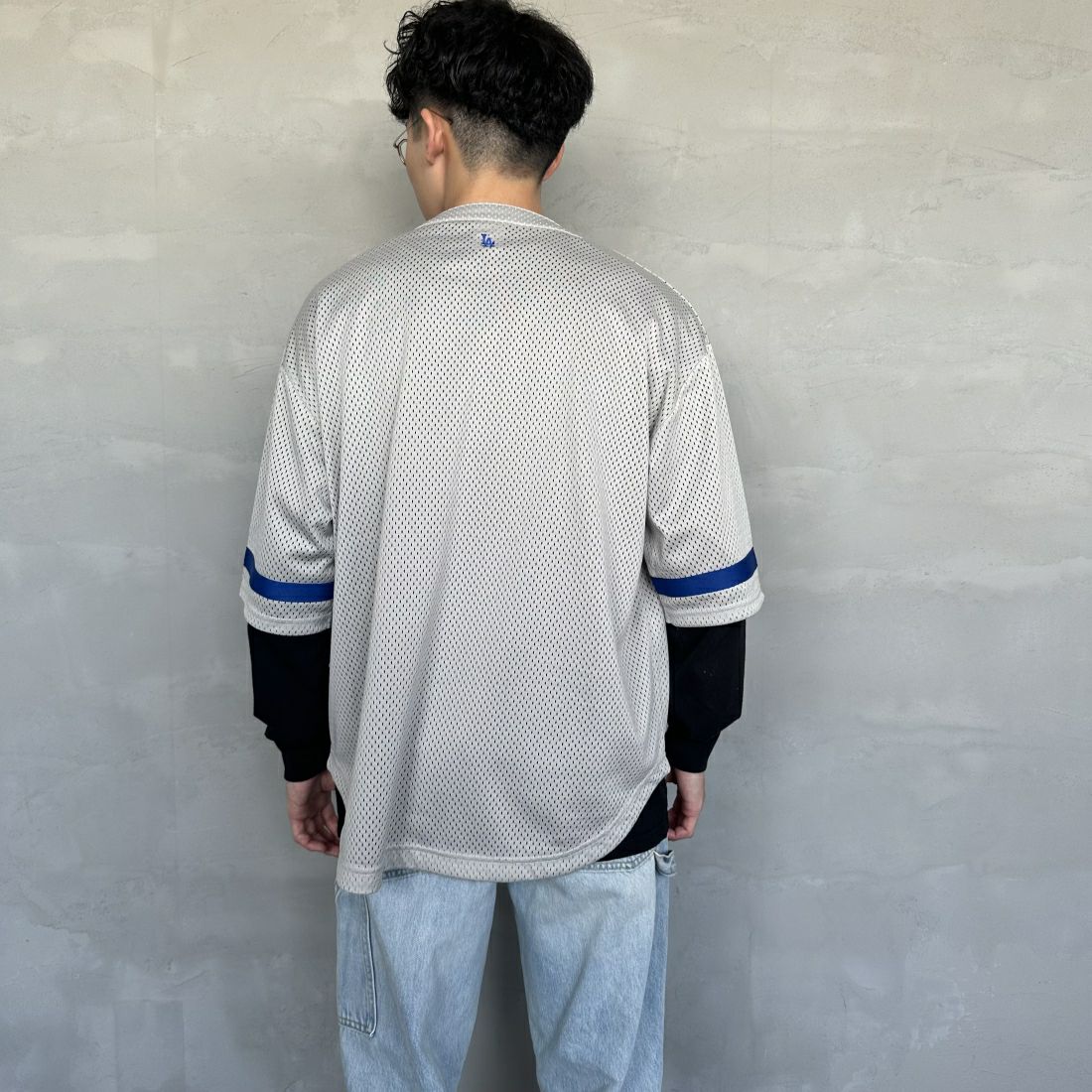 Fanatics [ファナティクス] 別注 MLBロゴ ヘンリーネックメッシュTシャツ [ML2124SS1-JF] GRAY/LA &&モデル身長：168cm 着用サイズ：M&&