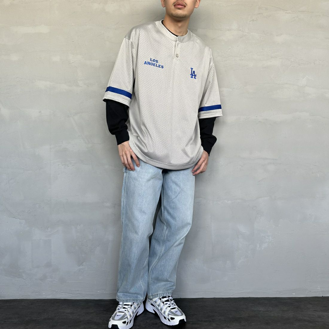 Fanatics [ファナティクス] 別注 MLBロゴ ヘンリーネックメッシュTシャツ [ML2124SS1-JF] GRAY/LA &&モデル身長：168cm 着用サイズ：M&&