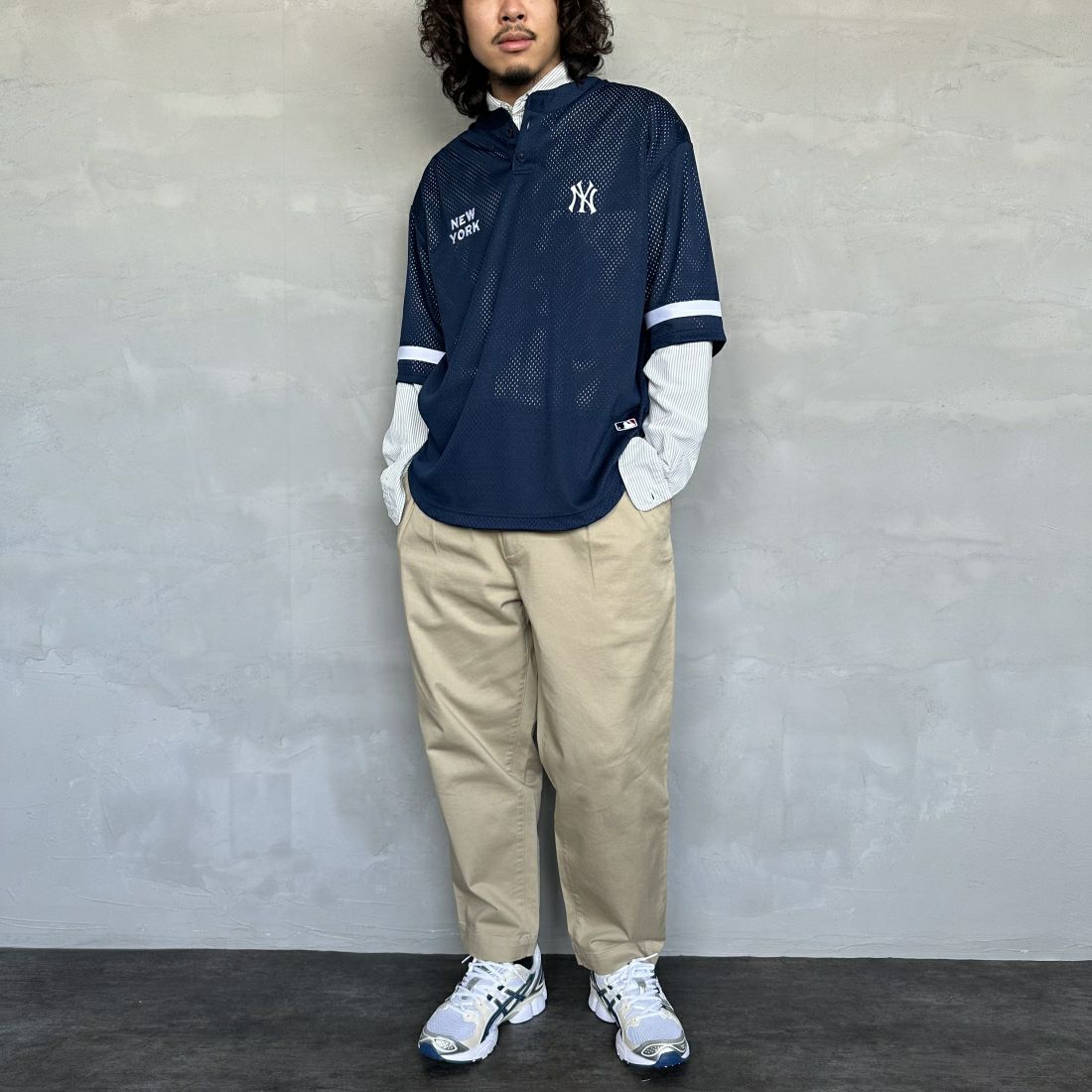 Fanatics [ファナティクス] 別注 MLBロゴ ヘンリーネックメッシュTシャツ [ML2124SS1-JF] NAVY/NY &&モデル身長：173cm 着用サイズ：M&&