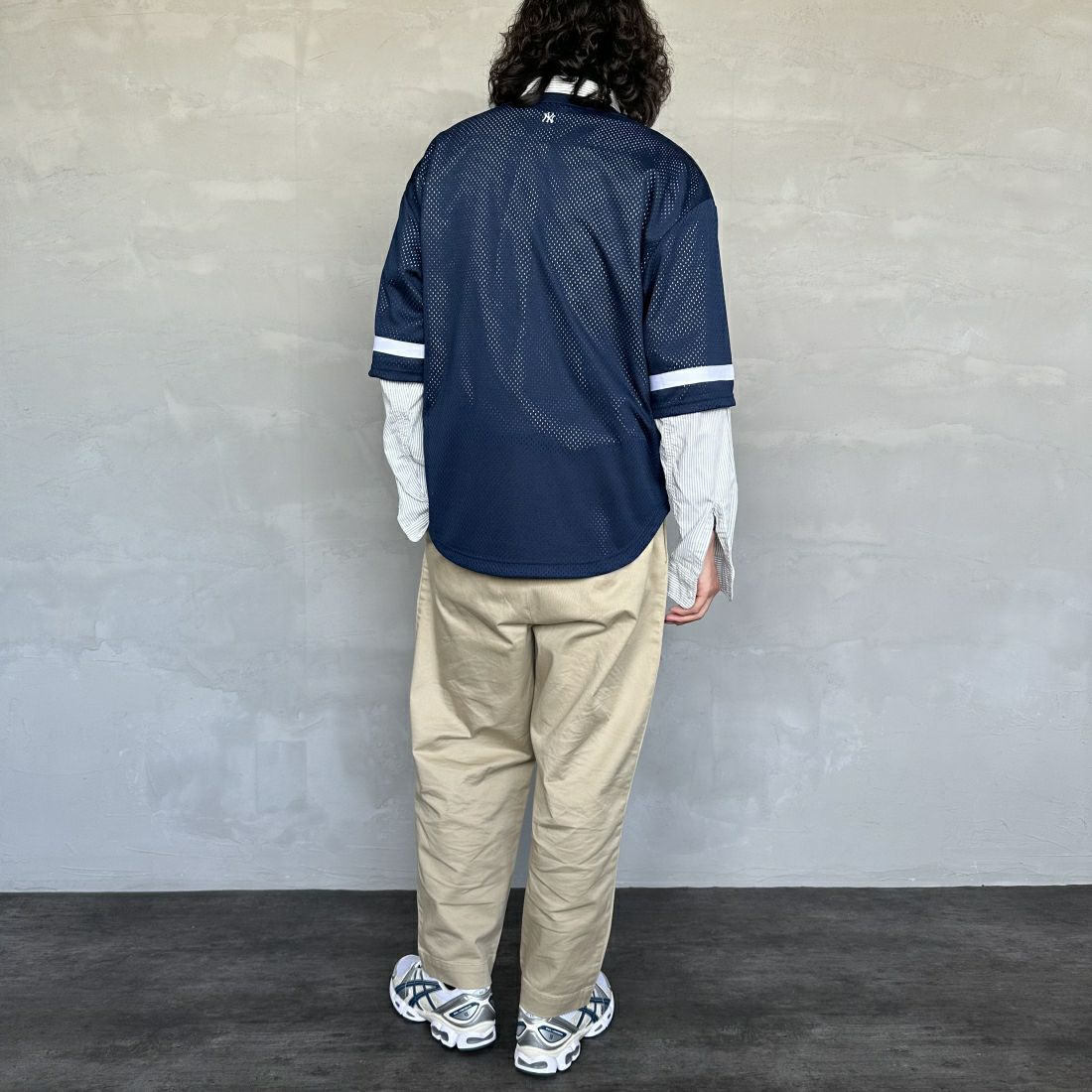 Fanatics [ファナティクス] 別注 MLBロゴ ヘンリーネックメッシュTシャツ [ML2124SS1-JF] NAVY/NY &&モデル身長：173cm 着用サイズ：M&&