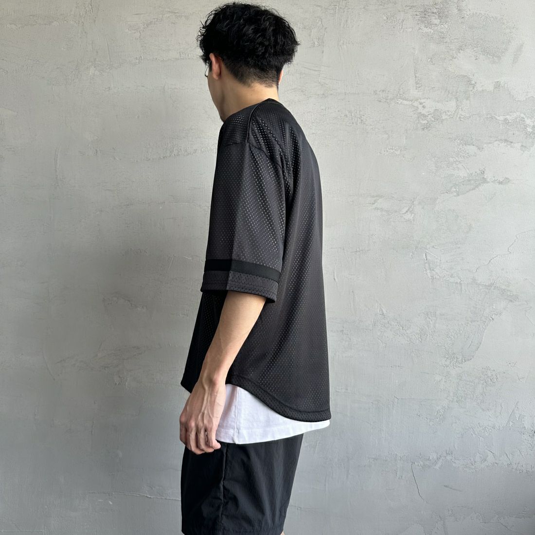 Fanatics [ファナティクス] 別注 MLBロゴ ヘンリーネックメッシュTシャツ [ML2124SS1-JF] BLACK/CH &&モデル身長：168cm 着用サイズ：M&&