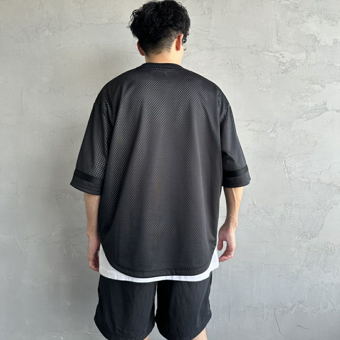 Fanatics [ファナティクス] 別注 MLBロゴ ヘンリーネックメッシュTシャツ [ML2124SS1-JF] BLACK/CH &&モデル身長：168cm 着用サイズ：M&&
