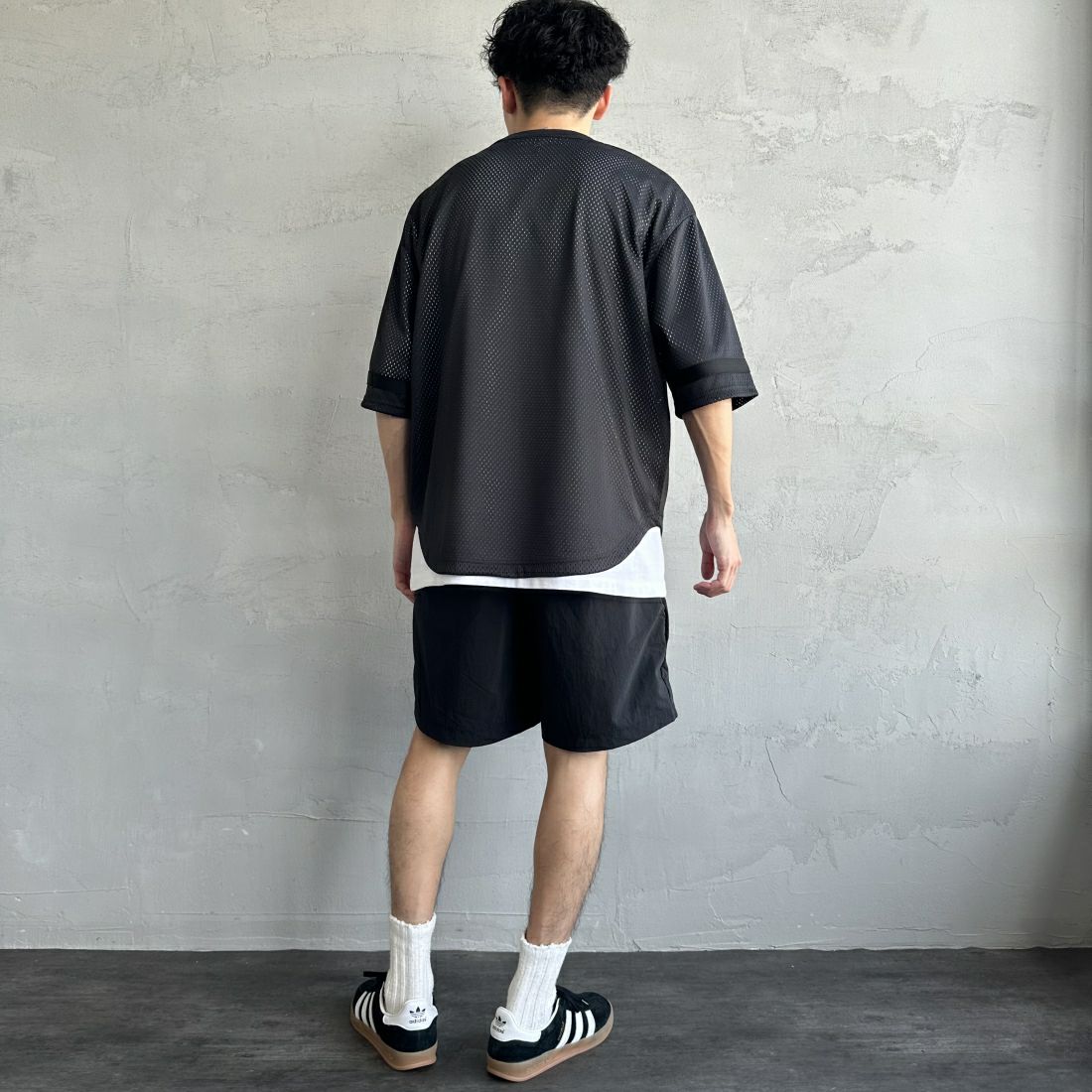 Fanatics [ファナティクス] 別注 MLBロゴ ヘンリーネックメッシュTシャツ [ML2124SS1-JF] BLACK/CH &&モデル身長：168cm 着用サイズ：M&&