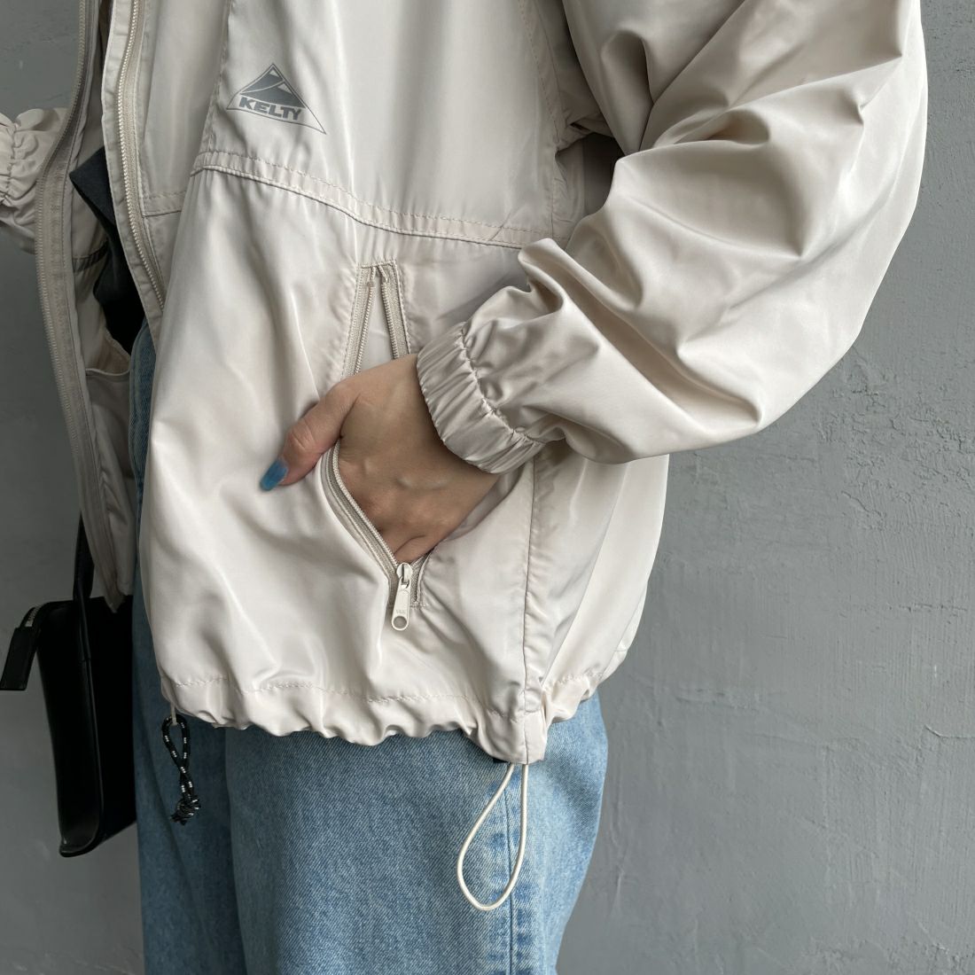 KELTY [ケルティ] 別注 ナイロンタフタ フードジャケット [KE242W10IN01-JF] ｱｲﾎﾞﾘｰ &&モデル身長：163cm 着用サイズ：S&&