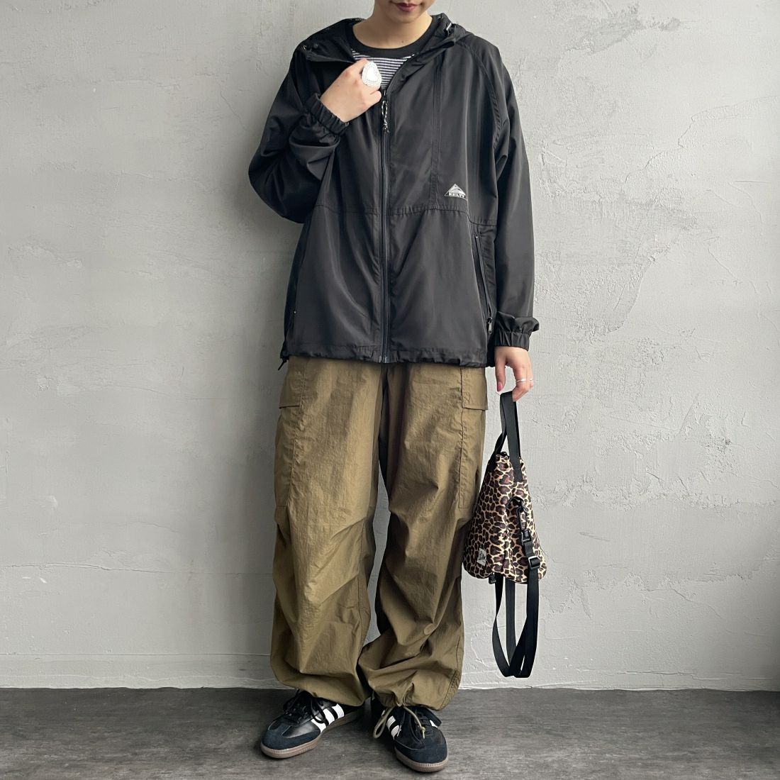 KELTY [ケルティ] 別注 ナイロンタフタ フードジャケット [KE242W10IN01-JF] ﾌﾞﾗｯｸ &&モデル身長：156cm 着用サイズ：M&&