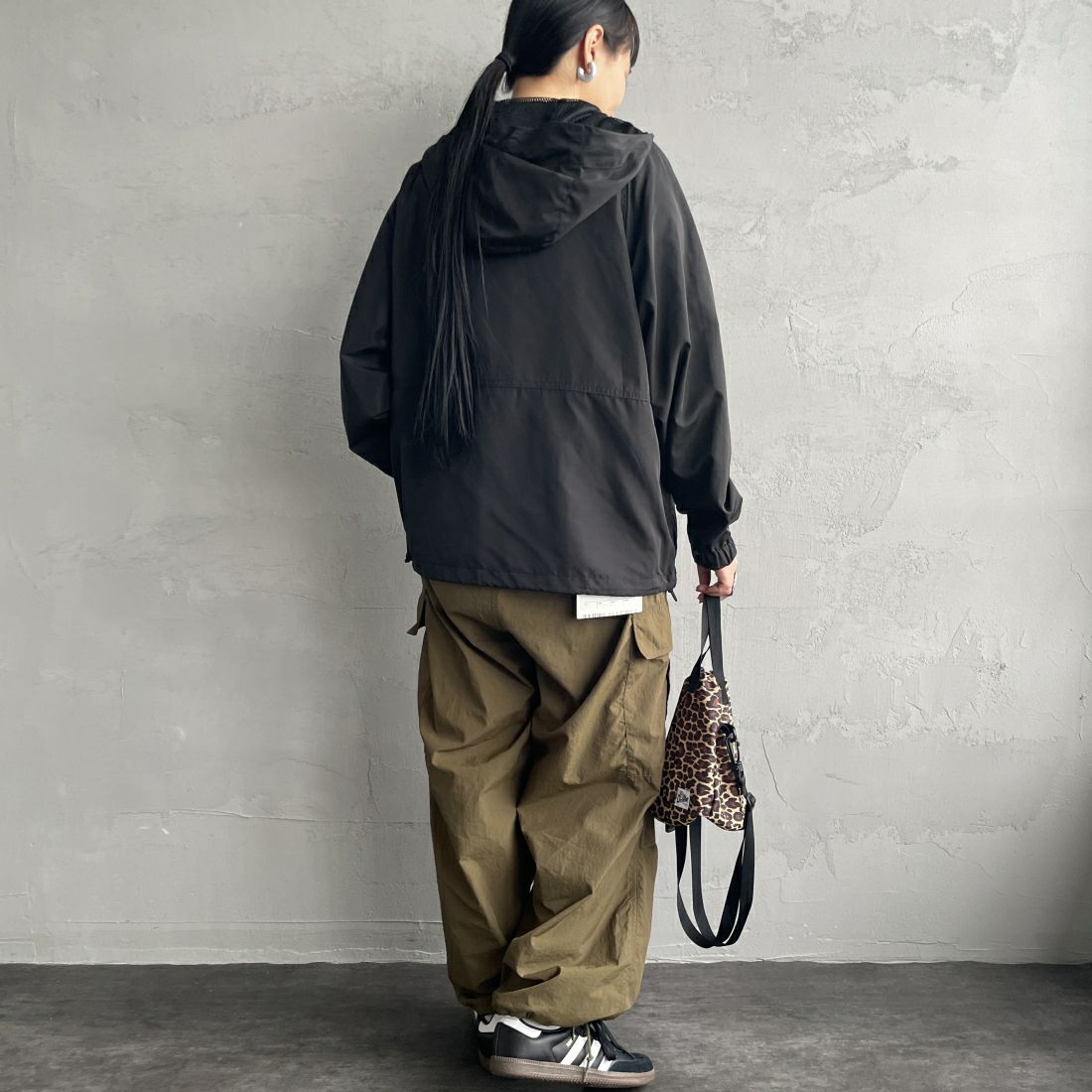 KELTY [ケルティ] 別注 ナイロンタフタ フードジャケット [KE242W10IN01-JF] ﾌﾞﾗｯｸ &&モデル身長：156cm 着用サイズ：M&&