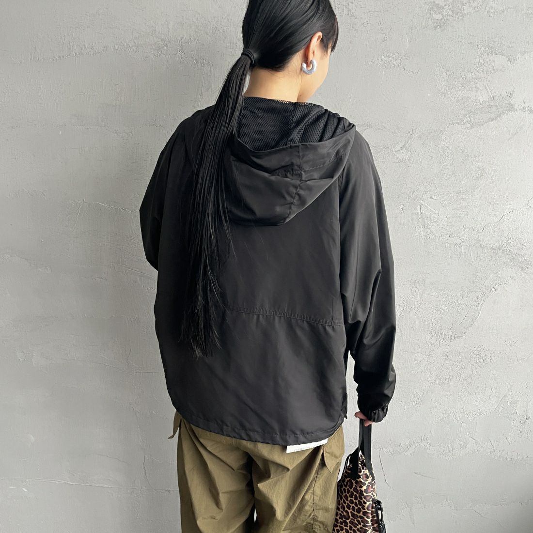 KELTY [ケルティ] 別注 ナイロンタフタ フードジャケット [KE242W10IN01-JF] ﾌﾞﾗｯｸ &&モデル身長：156cm 着用サイズ：M&&