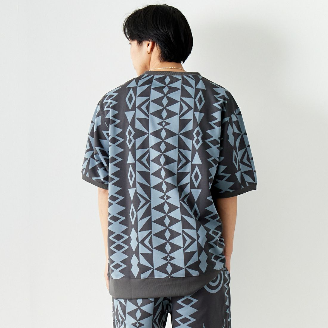South2West8 [サウスツーウエストエイト] 別注 ショートスリーブ クルーネックスウェット [MR1014-JF] CHARCOAL &&モデル身長：179cm 着用サイズ：L&&