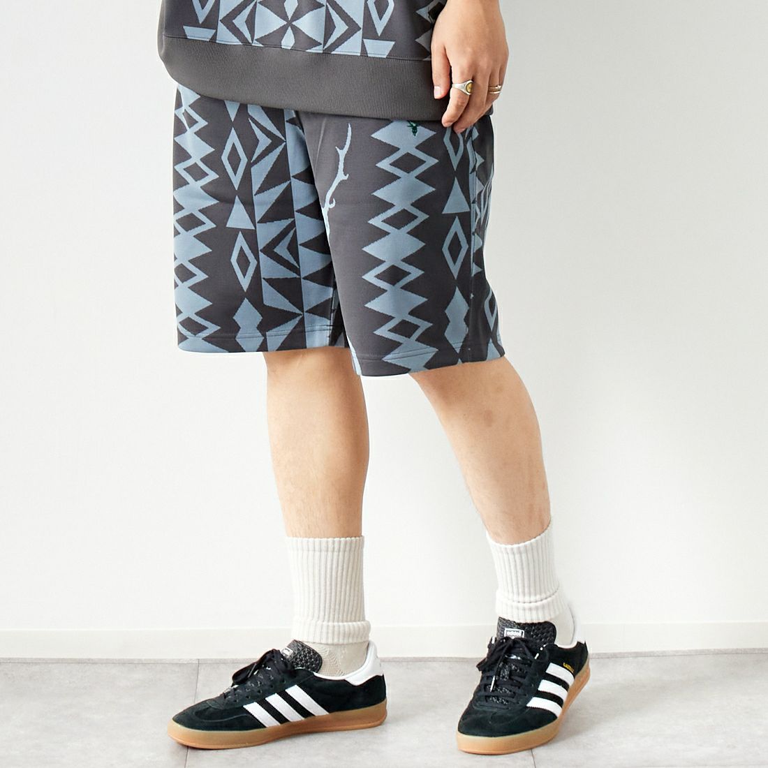 South2West8 [サウスツーウエストエイト] 別注 ストリングスウェットショートパンツ [MR1015-JF] CHARCOAL &&モデル身長：179cm 着用サイズ：M&&