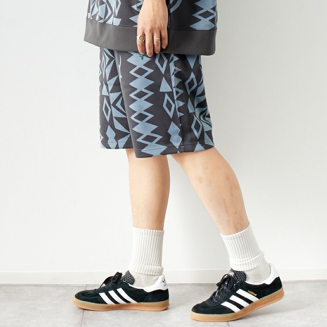 South2West8 [サウスツーウエストエイト] 別注 ストリングスウェットショートパンツ [MR1015-JF] CHARCOAL &&モデル身長：179cm 着用サイズ：M&&