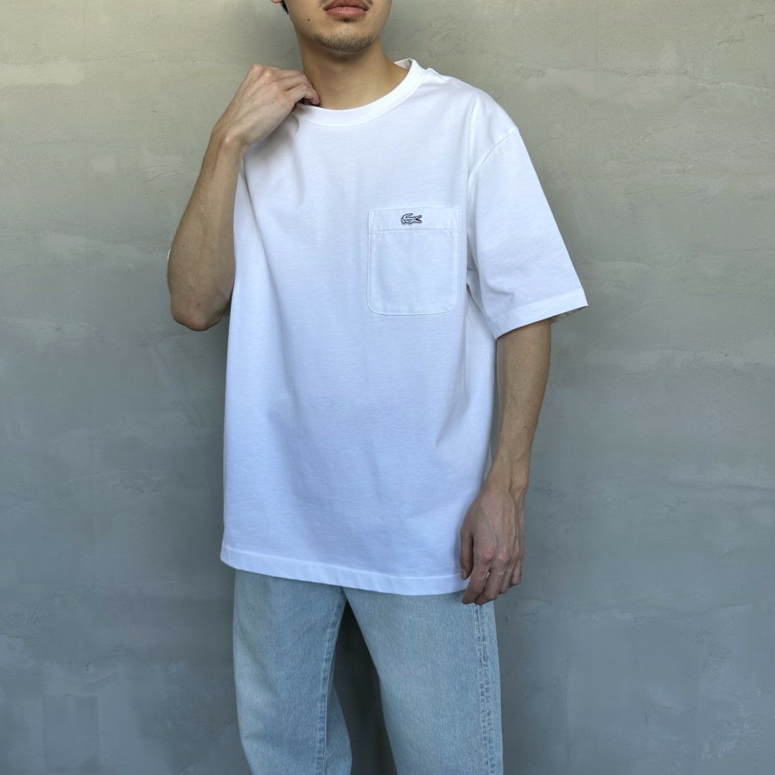 LACOSTE [ラコステ] アウトラインクロックポケットTシャツ [TH5581] 001 WHITE&&モデル身長：168cm 着用サイズ：6&&
