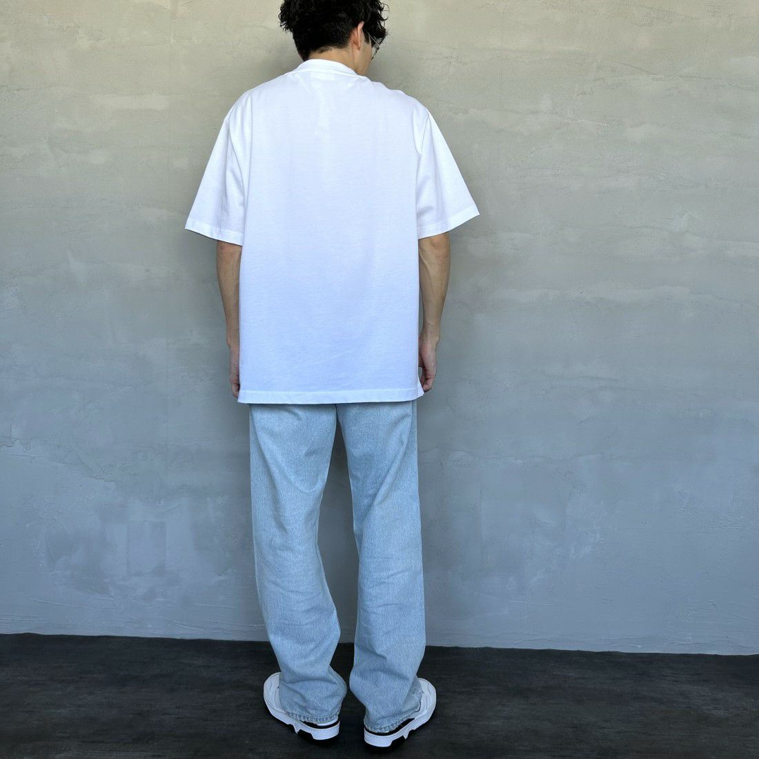 LACOSTE [ラコステ] アウトラインクロックポケットTシャツ [TH5581] 001 WHITE&&モデル身長：168cm 着用サイズ：6&&