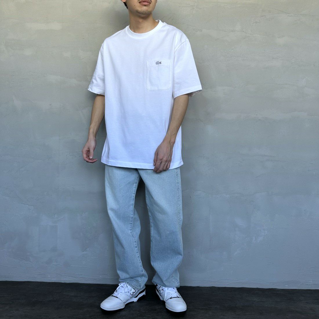 LACOSTE [ラコステ] アウトラインクロックポケットTシャツ [TH5581] 001 WHITE &&モデル身長：168cm 着用サイズ：6&&