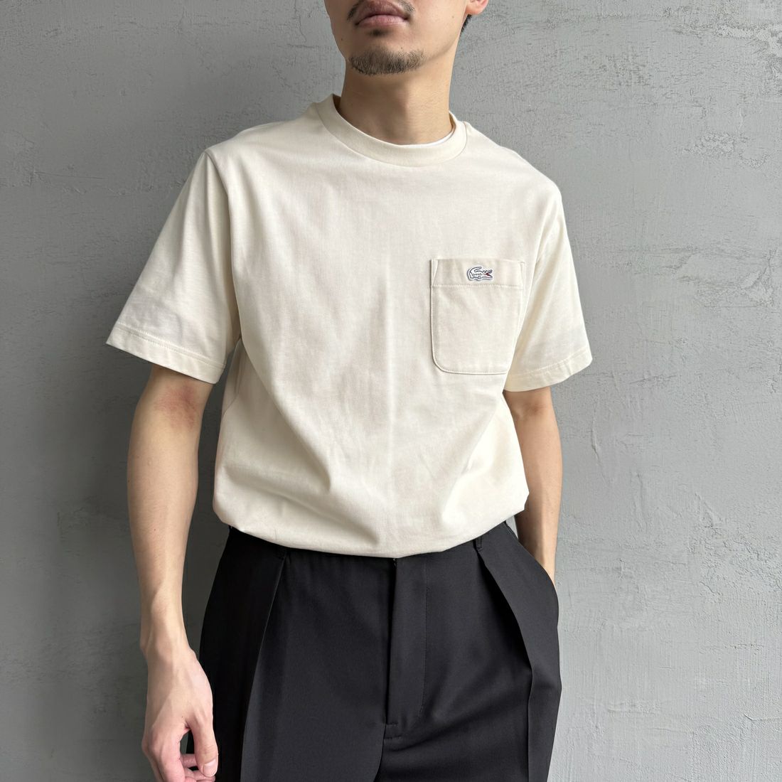 LACOSTE [ラコステ] アウトラインクロックポケットTシャツ [TH5581] XFJ ECRU &&モデル身長：168cm 着用サイズ：3&&