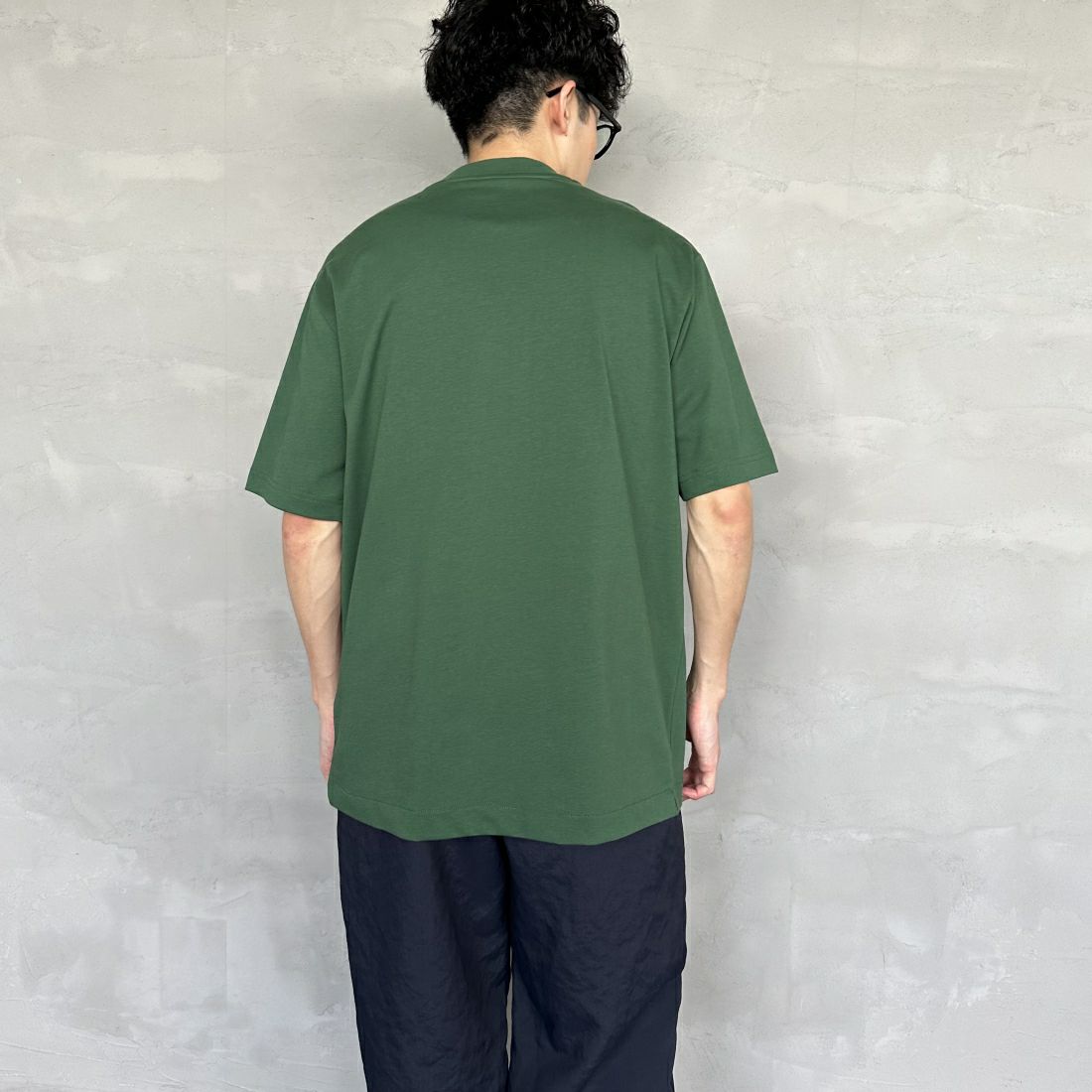 LACOSTE [ラコステ] アウトラインクロックポケットTシャツ [TH5581] 132 GREEN &&モデル身長：168cm 着用サイズ：5&&