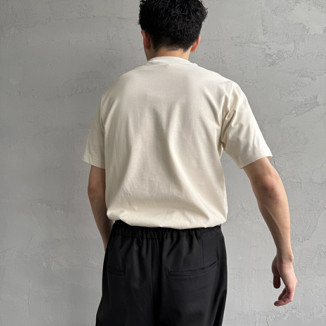 LACOSTE [ラコステ] アウトラインクロックポケットTシャツ [TH5581] XFJ ECRU &&モデル身長：168cm 着用サイズ：3&&