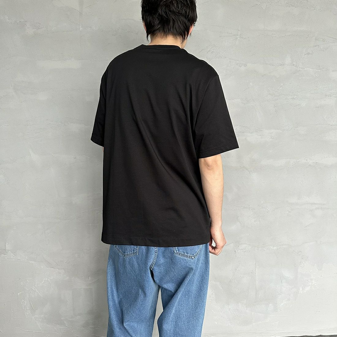 LACOSTE [ラコステ] アウトラインクロックポケットTシャツ [TH5581] 031 BLACK &&モデル身長：173cm 着用サイズ：6&&