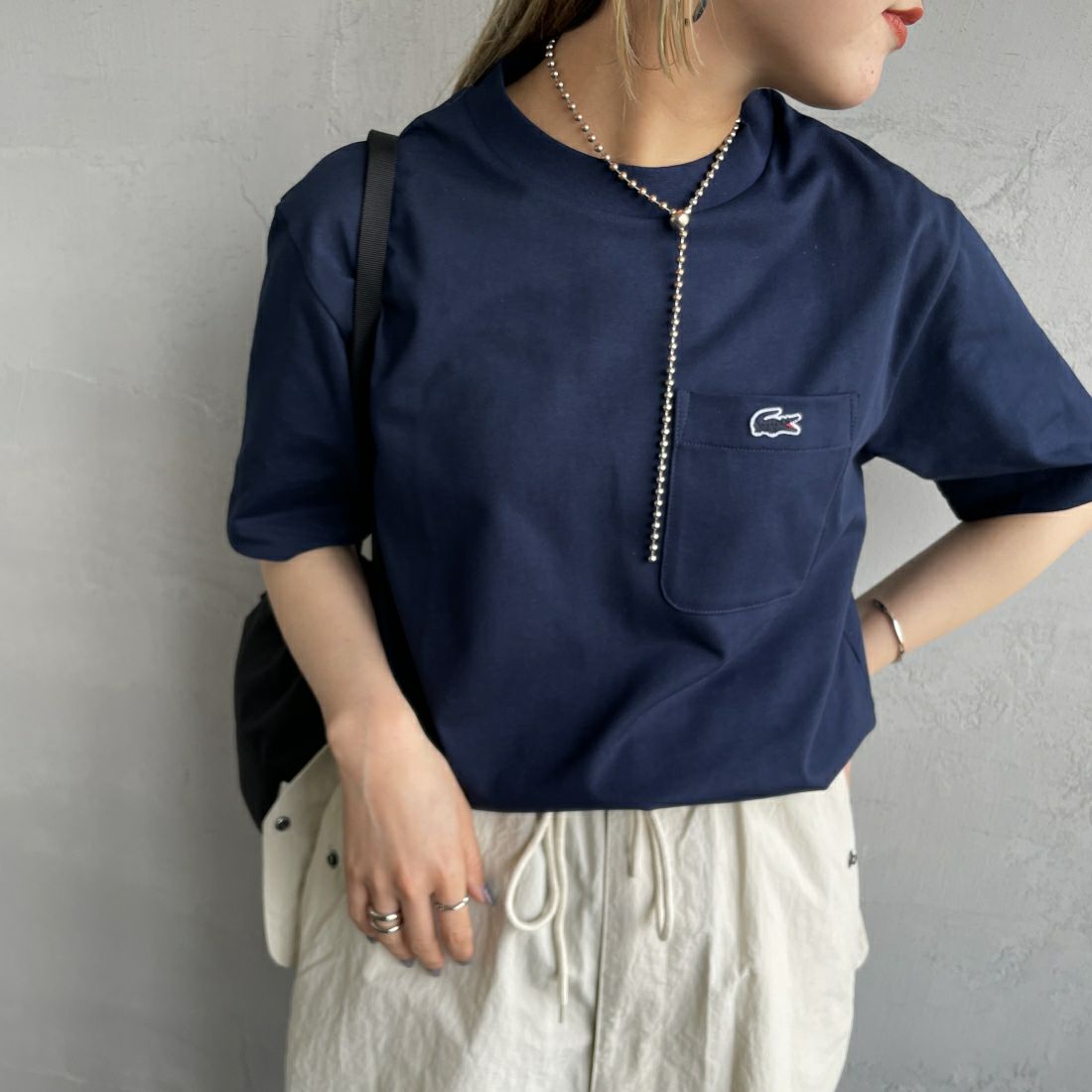 LACOSTE [ラコステ] アウトラインクロックポケットTシャツ [TH5581] 166 NAVY &&モデル身長：156cm 着用サイズ：2&&