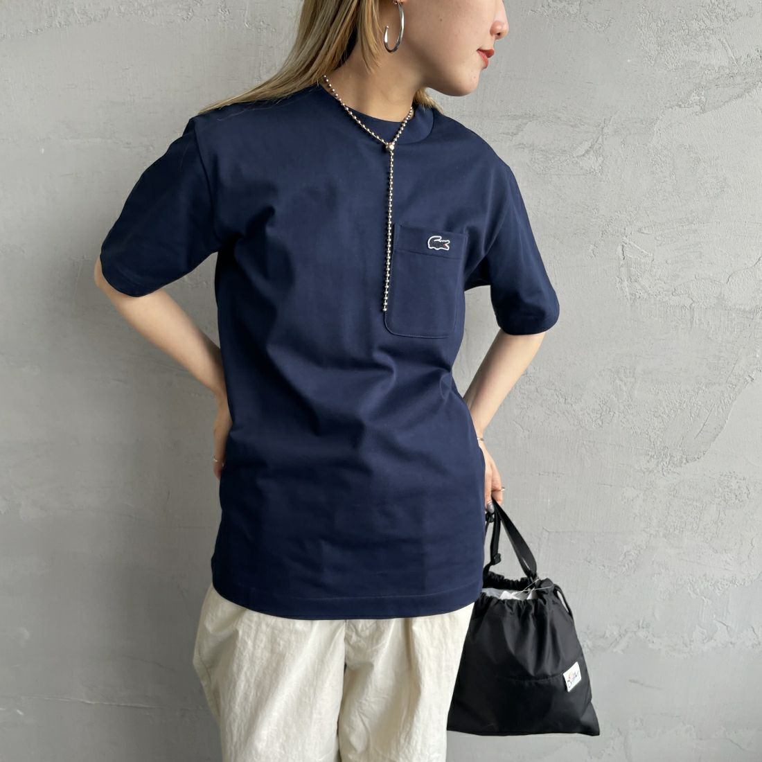 LACOSTE [ラコステ] アウトラインクロックポケットTシャツ [TH5581] 166 NAVY &&モデル身長：156cm 着用サイズ：2&&