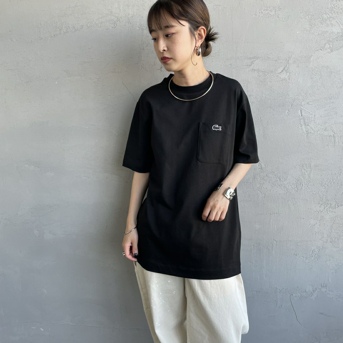 LACOSTE [ラコステ] アウトラインクロックポケットTシャツ [TH5581] 031 BLACK &&モデル身長：150cm 着用サイズ：2&&