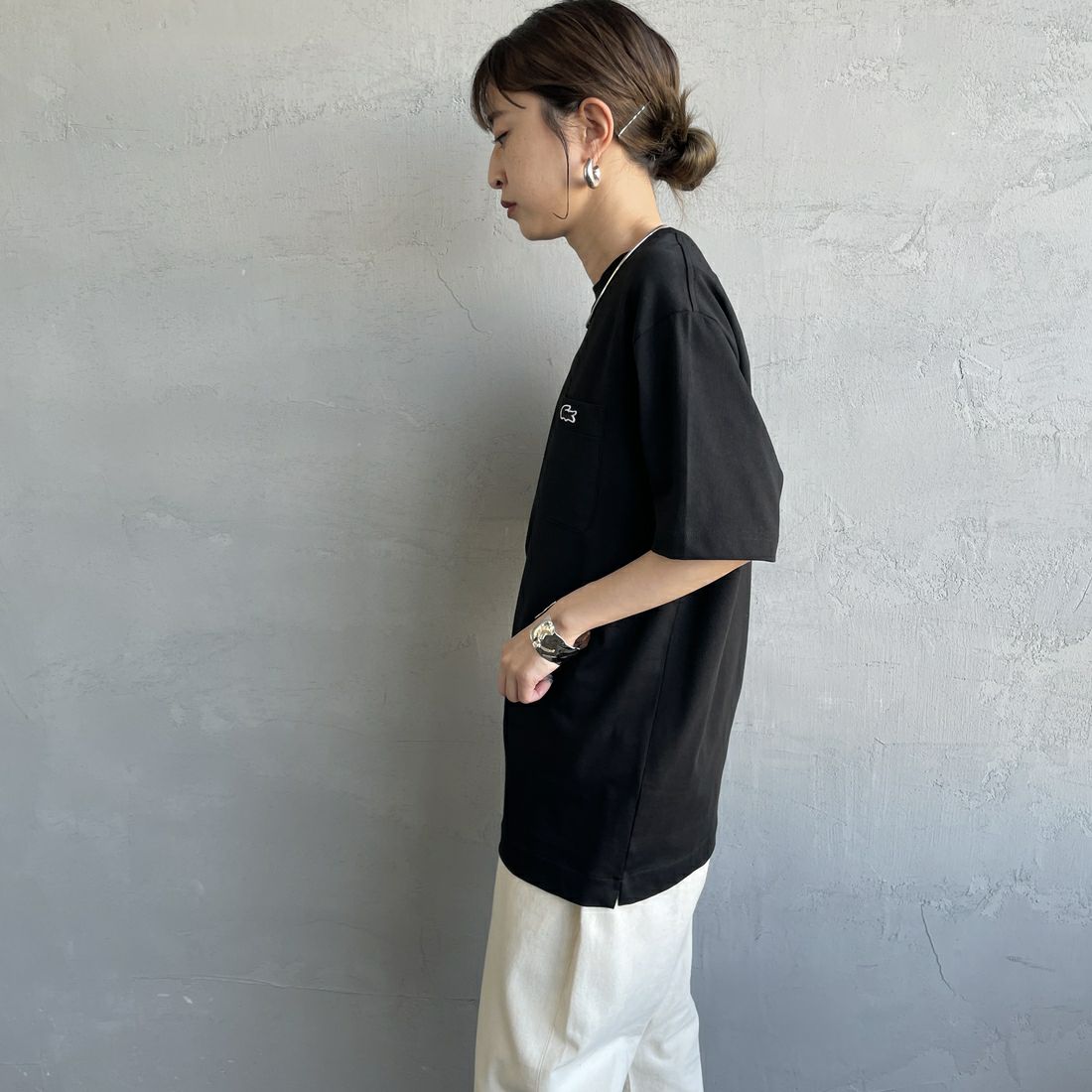LACOSTE [ラコステ] アウトラインクロックポケットTシャツ [TH5581] 031 BLACK &&モデル身長：150cm 着用サイズ：2&&