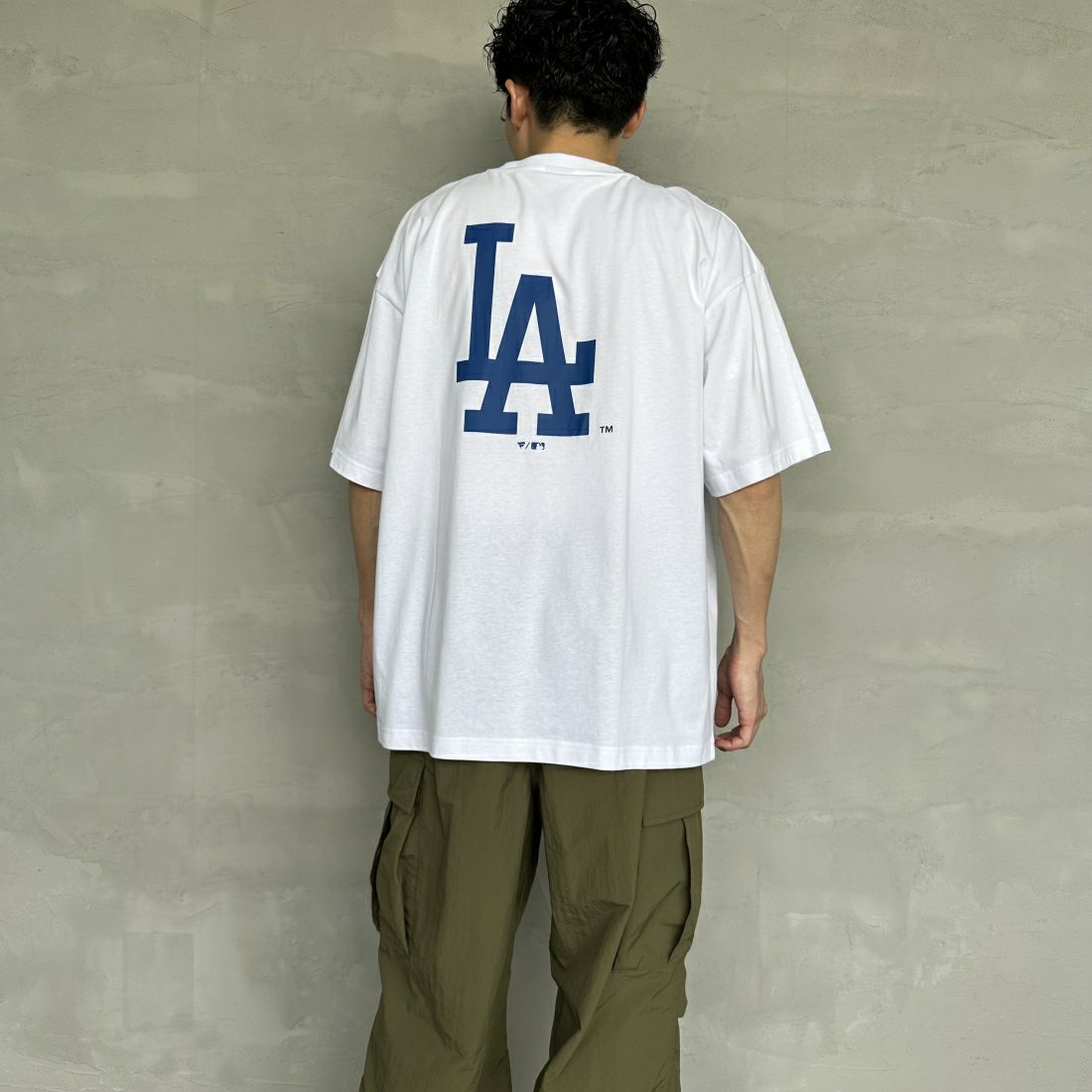 WHITE&&モデル身長：168cm 着用サイズ：XL&&