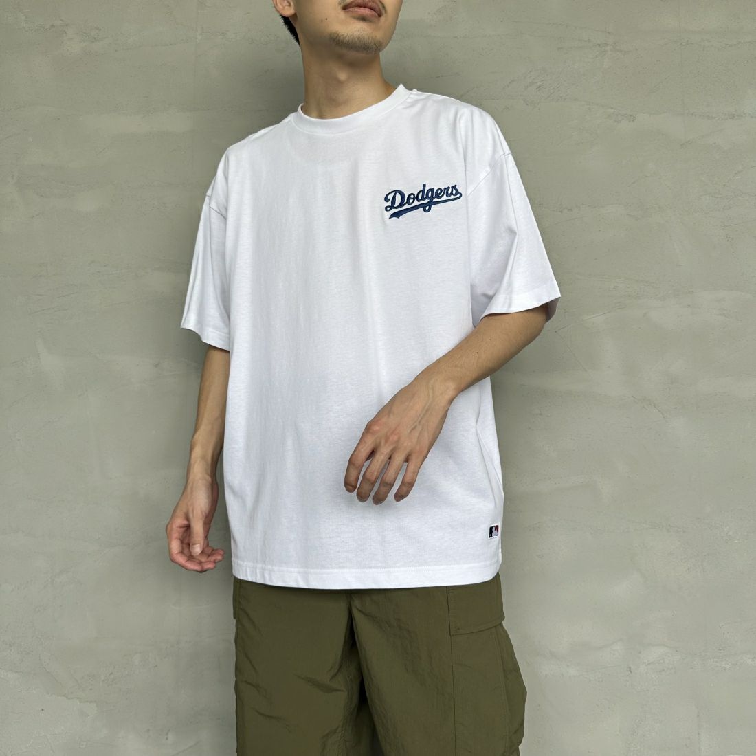 Fanatics [ファナティクス] 別注 MLBバックプリント ショートスリーブTシャツ [ML0122SS0002-JF] WHITE &&モデル身長：168cm 着用サイズ：L&&