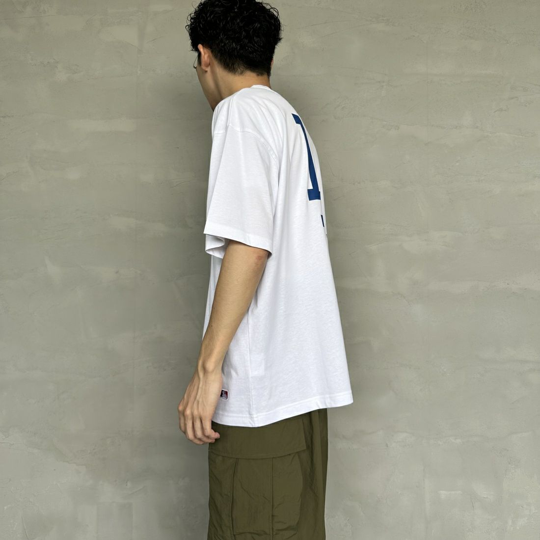 Fanatics [ファナティクス] 別注 MLBバックプリント ショートスリーブTシャツ [ML0122SS0002-JF] WHITE &&モデル身長：168cm 着用サイズ：L&&