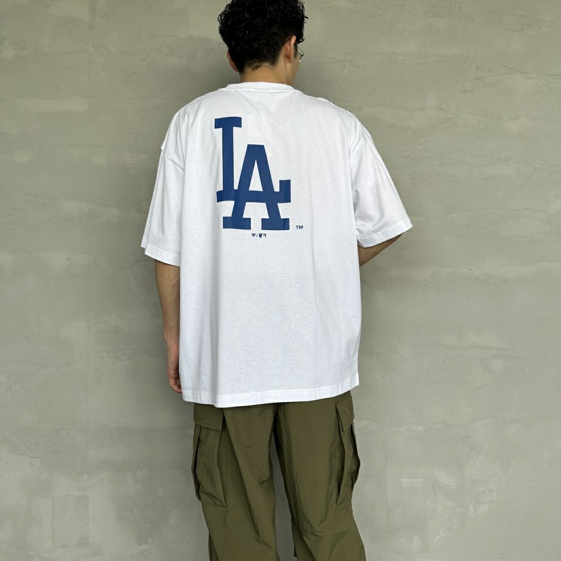 Fanatics [ファナティクス] 別注 MLBバックプリント ショートスリーブTシャツ [ML0122SS0002-JF] WHITE &&モデル身長：168cm 着用サイズ：XL&&