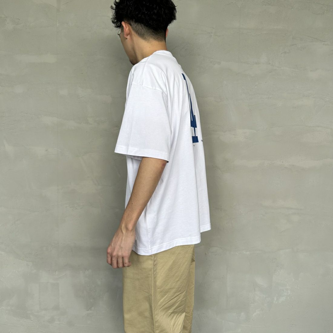 Fanatics [ファナティクス] 別注 MLBバックプリント ショートスリーブTシャツ [ML0122SS0002-JF] WHITE &&モデル身長：168cm 着用サイズ：XL&&