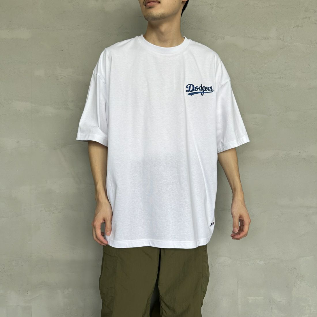 Fanatics [ファナティクス] 別注 MLBバックプリント ショートスリーブTシャツ [ML0122SS0002-JF] WHITE &&モデル身長：168cm 着用サイズ：XXL&&