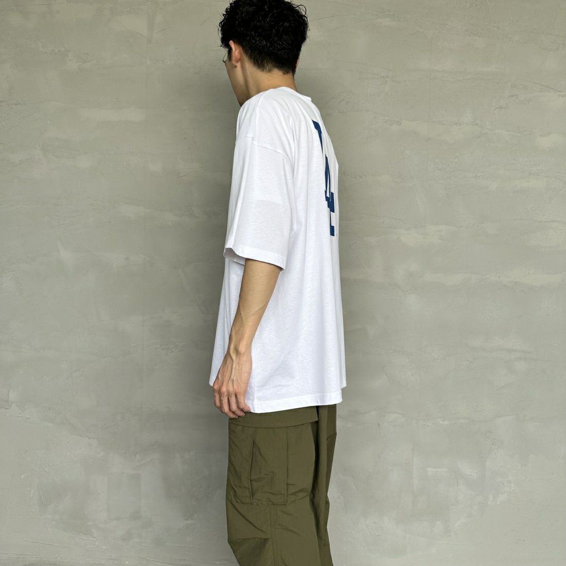 Fanatics [ファナティクス] 別注 MLBバックプリント ショートスリーブTシャツ [ML0122SS0002-JF] WHITE &&モデル身長：168cm 着用サイズ：XXL&&