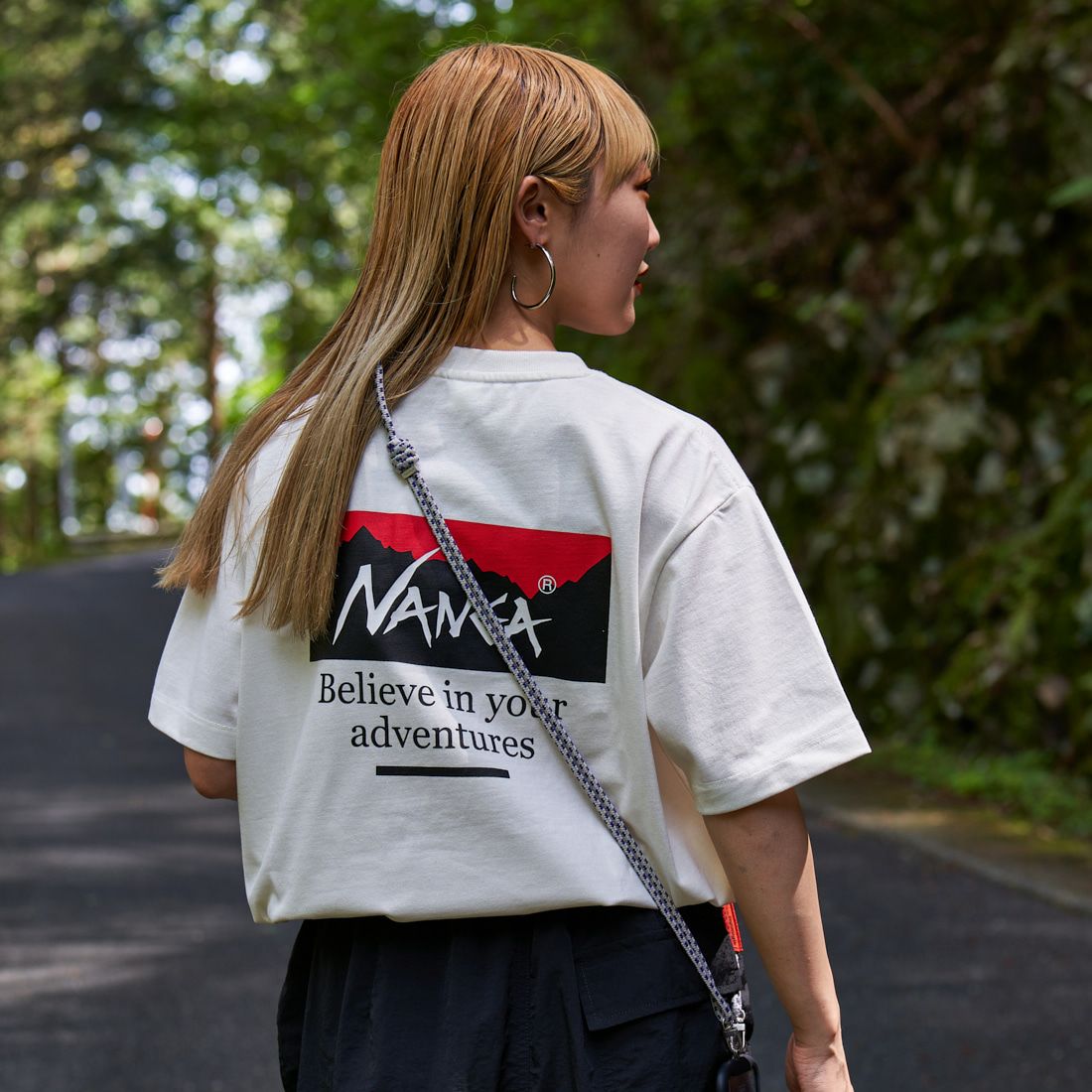 JEANSFACTORY × NANGA [ジーンズファクトリー × ナンガ] 別注 ブランドボックスロゴ バックプリントTシャツ [NW24SS-JF1]