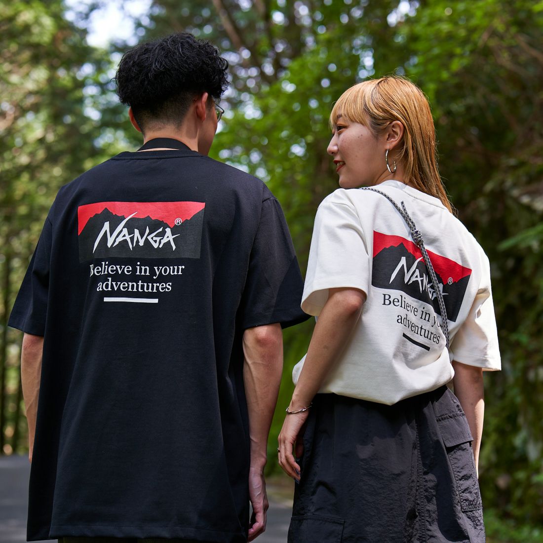 JEANSFACTORY × NANGA [ジーンズファクトリー × ナンガ] 別注 ブランドボックスロゴ バックプリントTシャツ [NW24SS-JF1] WHITE &&モデル身長：156cm 着用サイズ：S&&