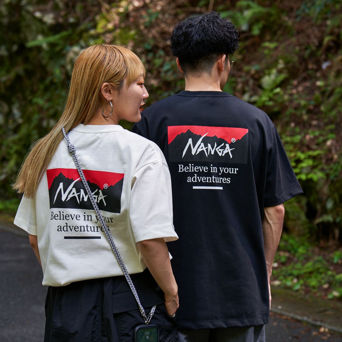 JEANSFACTORY × NANGA [ジーンズファクトリー × ナンガ] 別注 ブランドボックスロゴ バックプリントTシャツ [NW24SS-JF1] WHITE &&モデル身長：156cm 着用サイズ：S&&