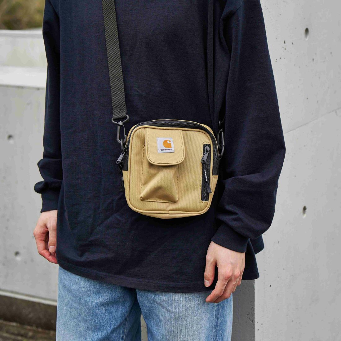 carhartt WIP [カーハートダブリューアイピー] エッセンシャル ショルダーバッグ [I031470] AGATE