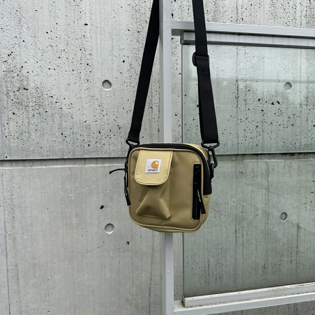 carhartt WIP [カーハートダブリューアイピー] エッセンシャル ショルダーバッグ [I031470] AGATE