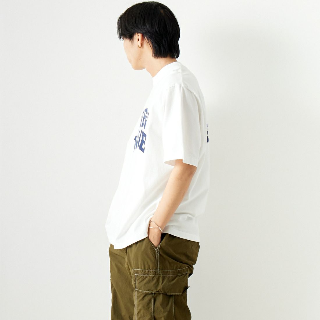 blurhms ROOTSTOCK [ブラームス ルーツストック] 別注 NEW WAVE プリントTシャツ [BROOTS24S34-JF] WHITE &&モデル身長：179cm 着用サイズ：3&&