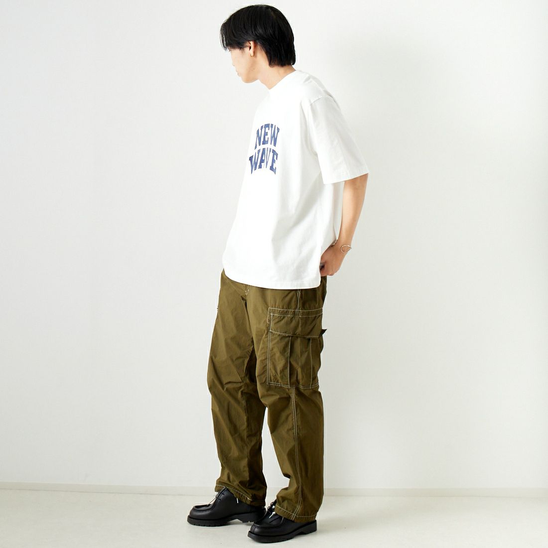 blurhablurhms ROOTSTOCK [ブラームス ルーツストック] 別注 NEW WAVE プリントTシャツ [BROOTS24S34-JF] WHITE &&モデル身長：179cm 着用サイズ：3&&ms ROOTSTOCK [ブラームス ルーツストック] 別注 NEW WAVE プリントTシャツ [BROOTS24S34-JF] WHITE