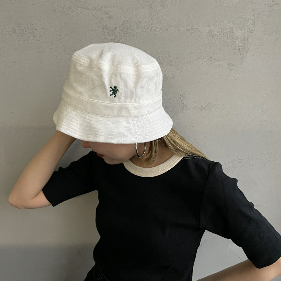 OFF WHITE