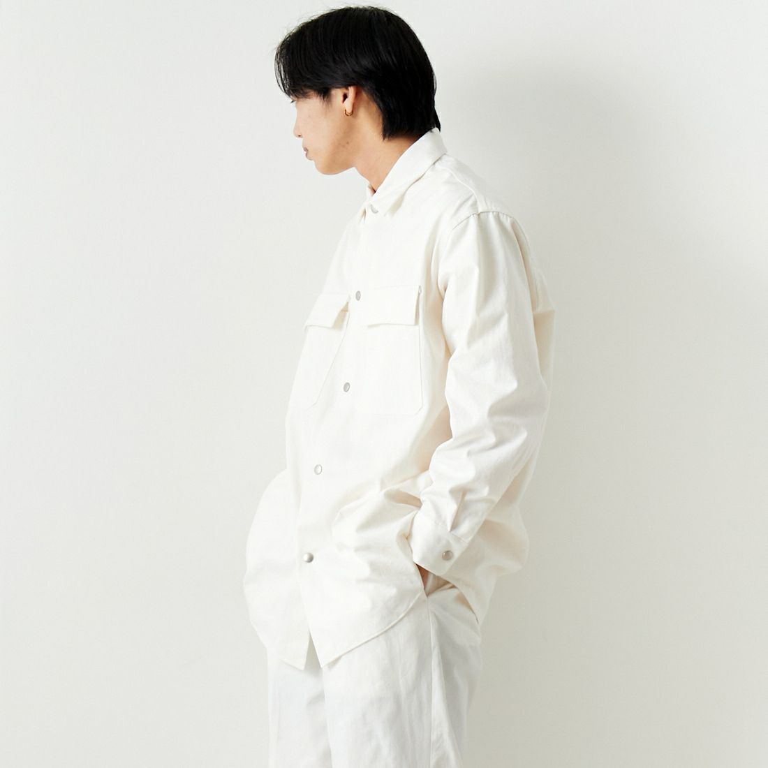 ATELIER BETON [アトリエベトン] チノクロスオーバーシャツ [241-06C] WHITE &&モデル身長：179cm 着用サイズ：4&&