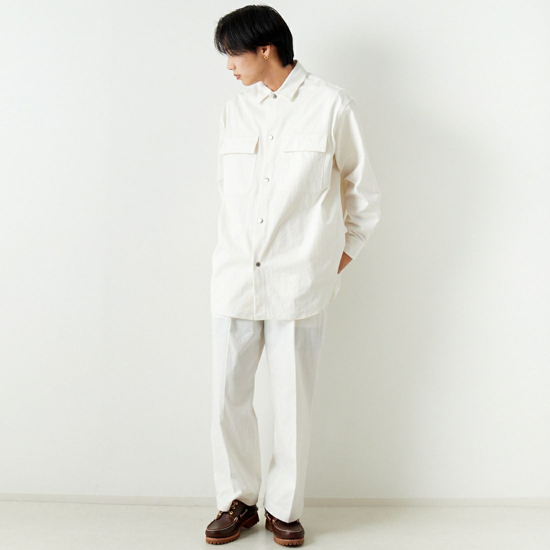 ATELIER BETON [アトリエベトン] チノクロスオーバーシャツ [241-06C] WHITE &&モデル身長：179cm 着用サイズ：4&&