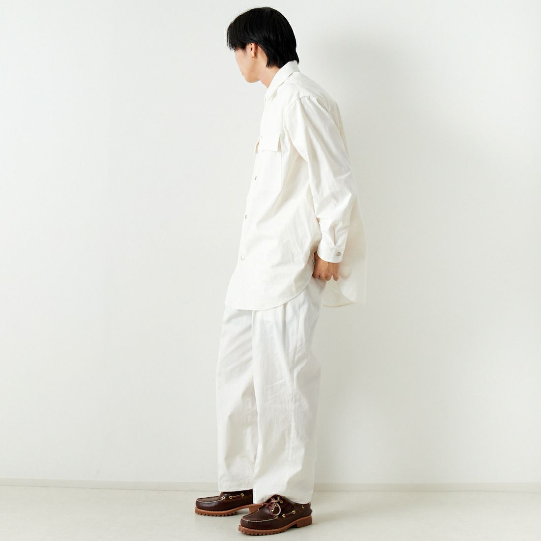 ATELIER BETON [アトリエベトン] チノクロスオーバーシャツ [241-06C] WHITE &&モデル身長：179cm 着用サイズ：4&&