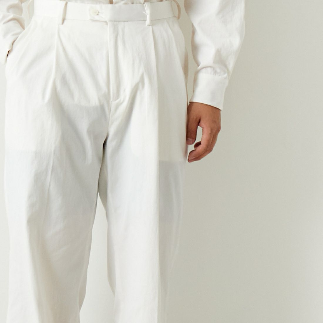 ATELIER BETON [アトリエベトン] チノクロスタックパンツ [241-08C] WHITE &&モデル身長：179cm 着用サイズ：3&&