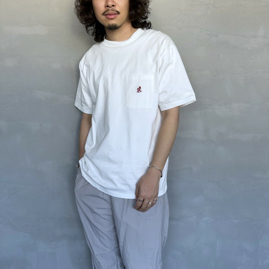 GRAMiCCi [グラミチ] ワンポイントTシャツ [G304-OGJ] WHITE &&モデル身長：173cm 着用サイズ：M&&