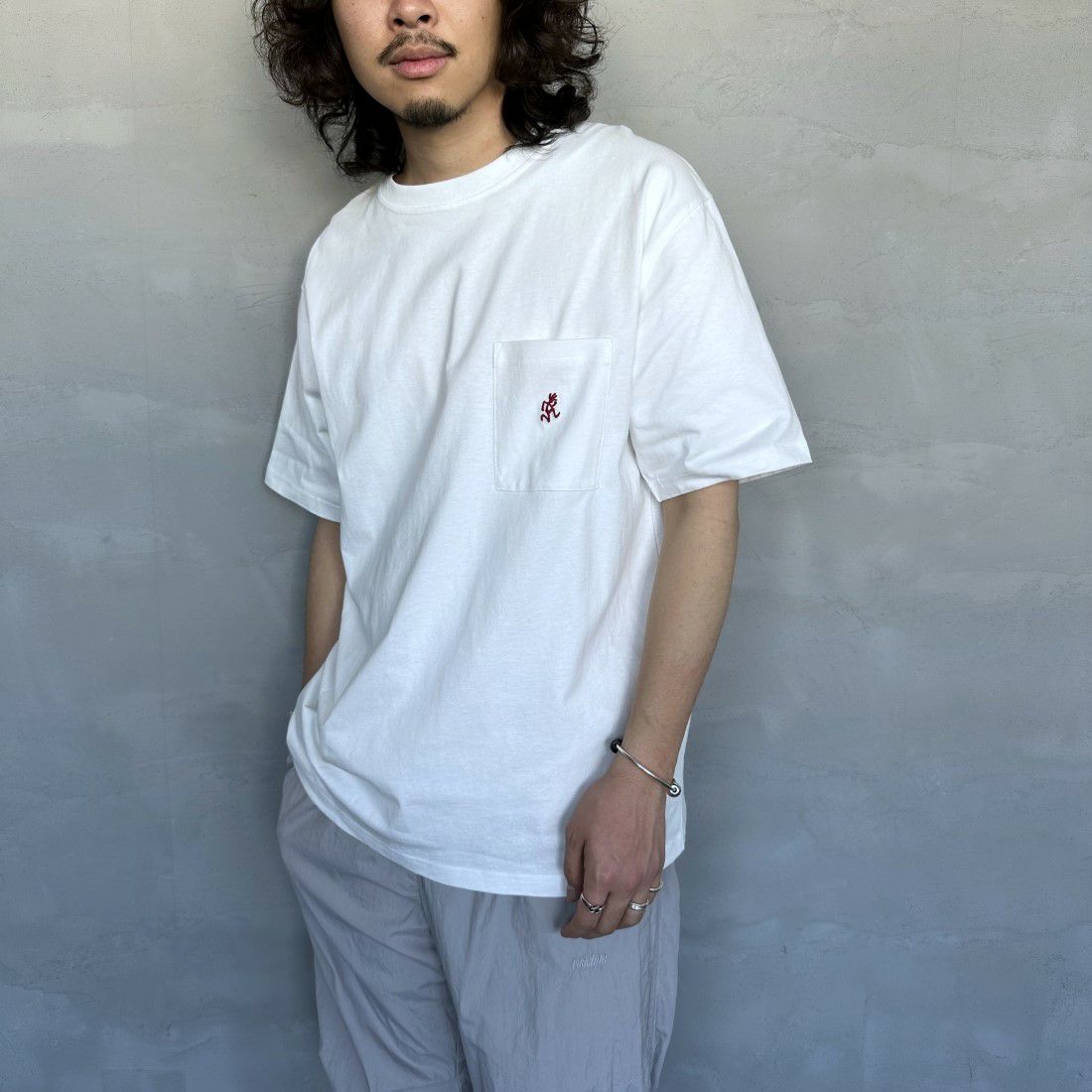 GRAMiCCi [グラミチ] ワンポイントTシャツ [G304-OGJ] WHITE &&モデル身長：173cm 着用サイズ：M&&