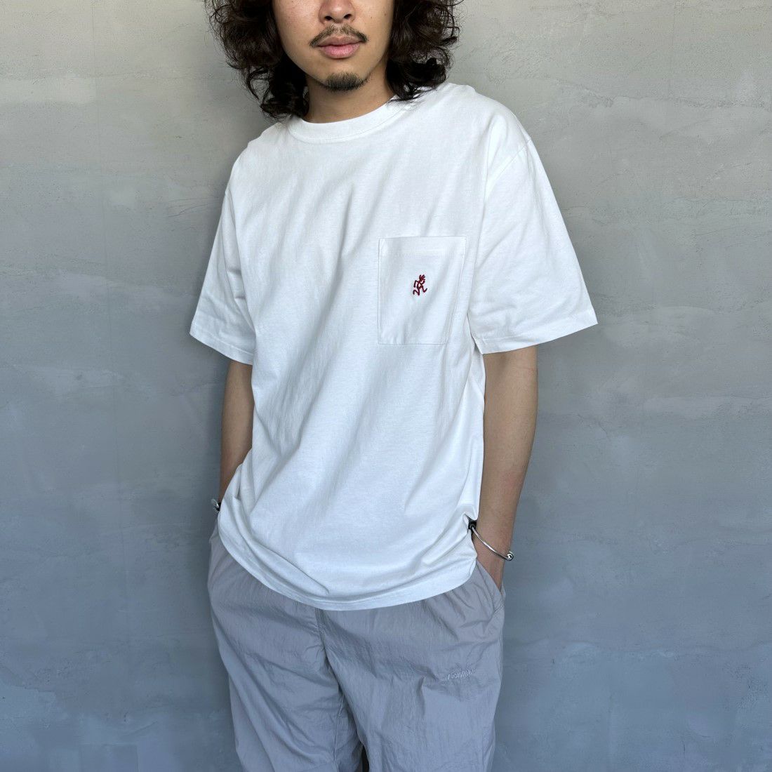 GRAMiCCi [グラミチ] ワンポイントTシャツ [G304-OGJ] WHITE &&モデル身長：173cm 着用サイズ：M&&