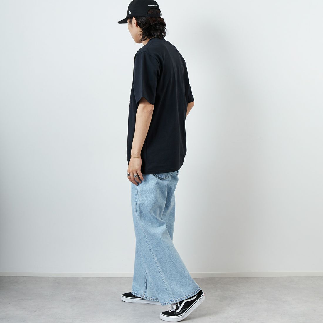 GRAMiCCi [グラミチ] ワンポイントTシャツ [G304-OGJ] BLACK &&モデル身長：179cm 着用サイズ：XL&&