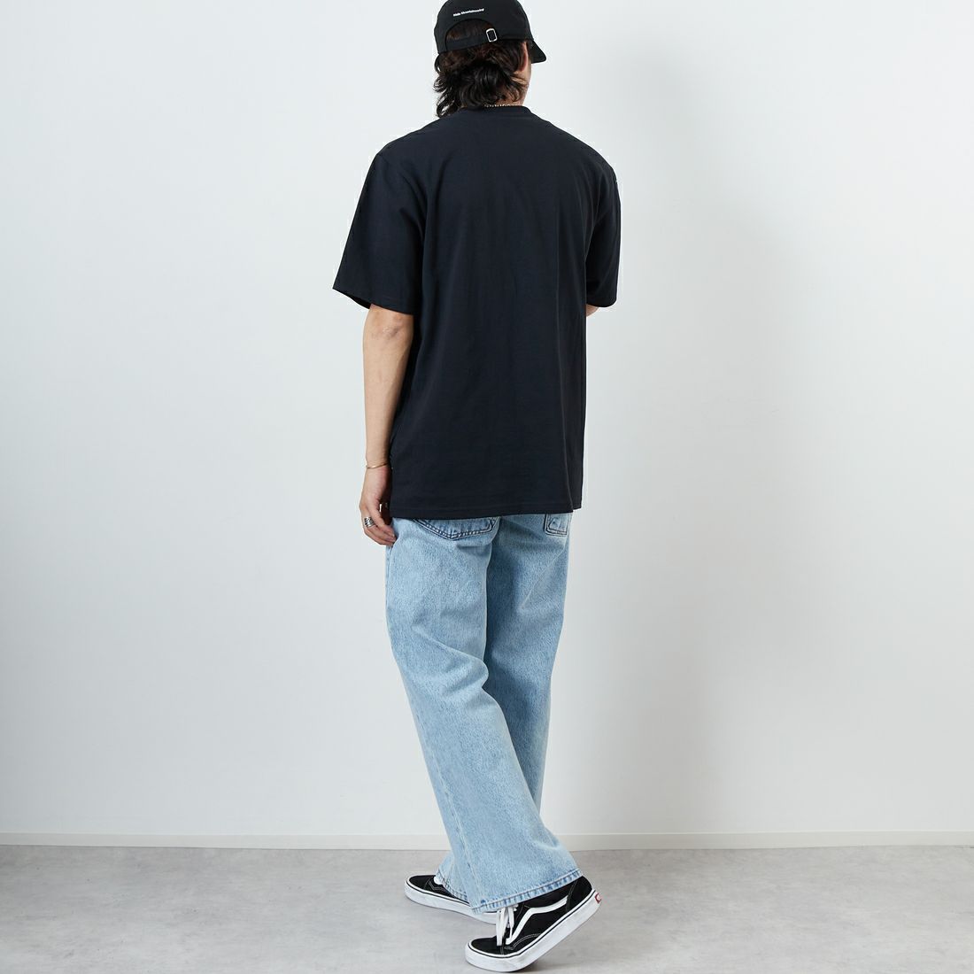 GRAMiCCi [グラミチ] ワンポイントTシャツ [G304-OGJ] BLACK &&モデル身長：179cm 着用サイズ：XL&&
